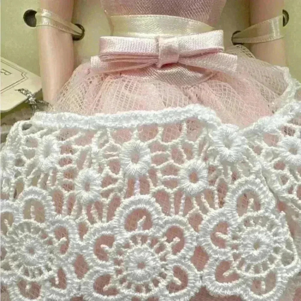 Barbie Southern Belle Doll - Picture 11 of 16